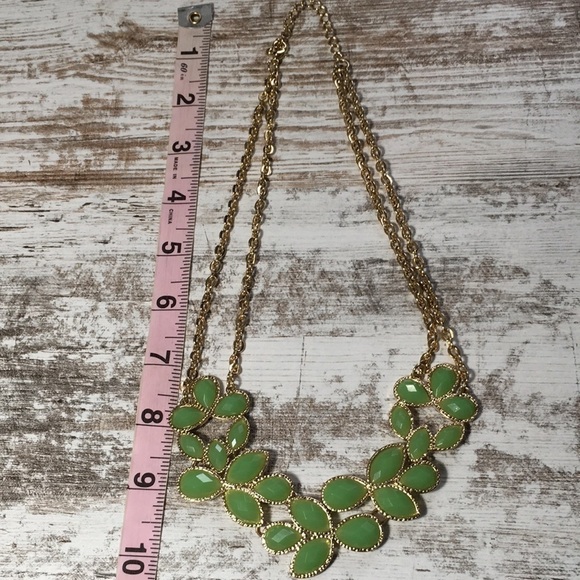 Forever 21 Green Leaf Statement Necklace 20.5” - Picture 6 of 9